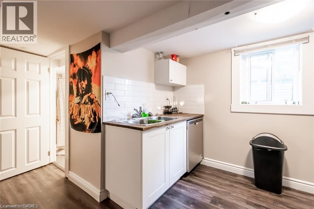 15 DELAWARE Street, St. Catharines, Ontario, L2M5L9 — Photo 3
