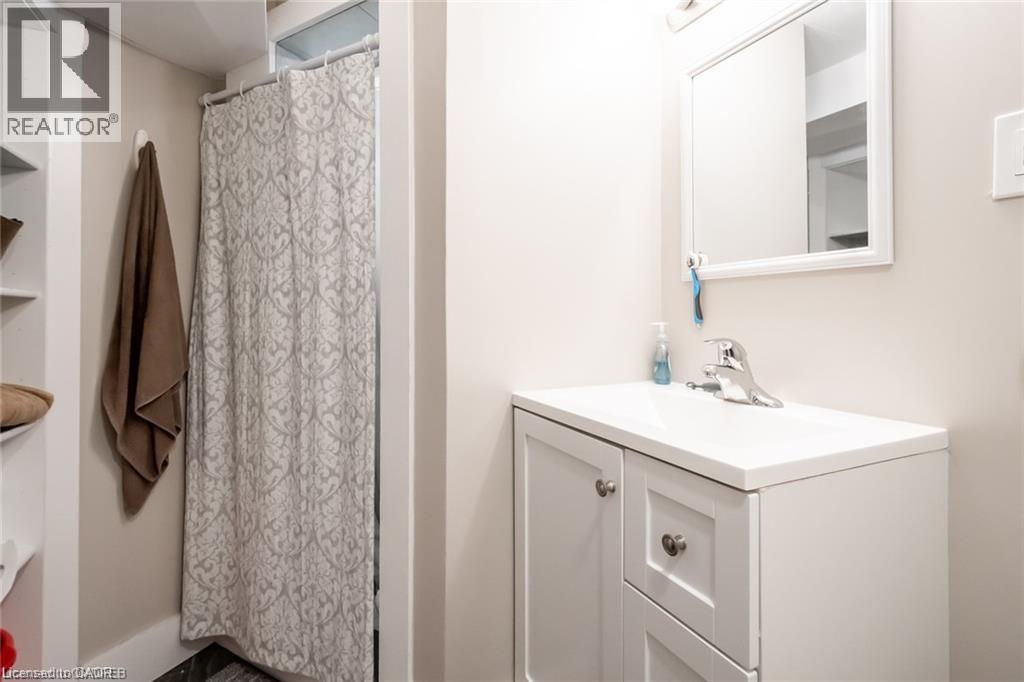15 DELAWARE Street, St. Catharines, Ontario, L2M5L9 — Photo 8