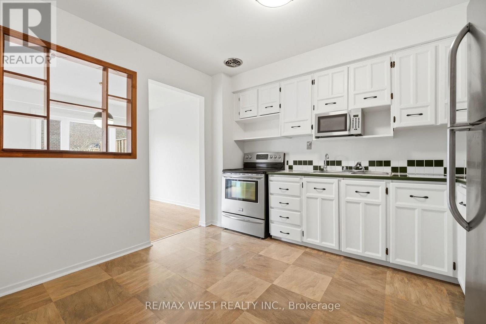 #43 318 LAURIER AVENUE - 3