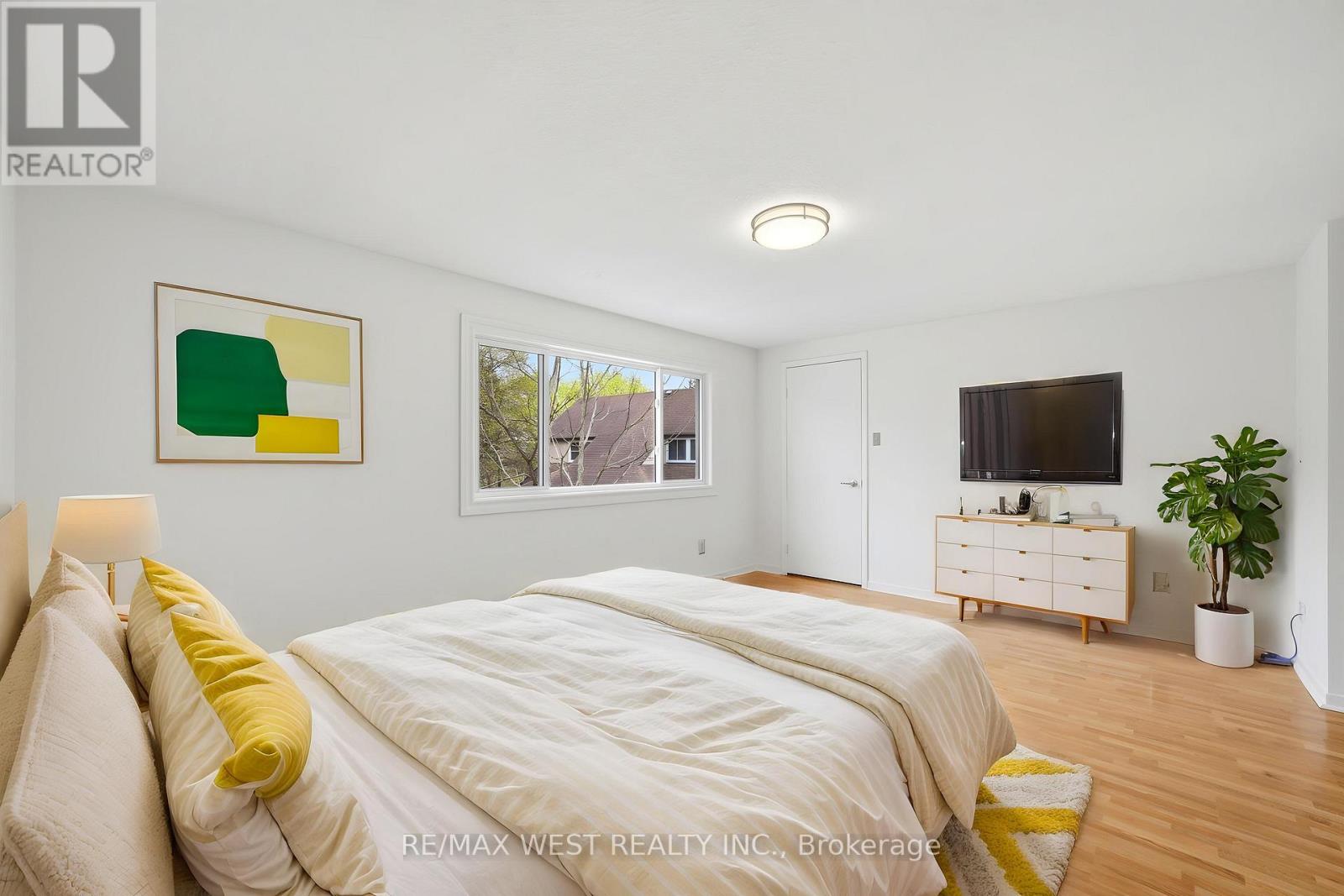 #43 318 LAURIER AVENUE - 4