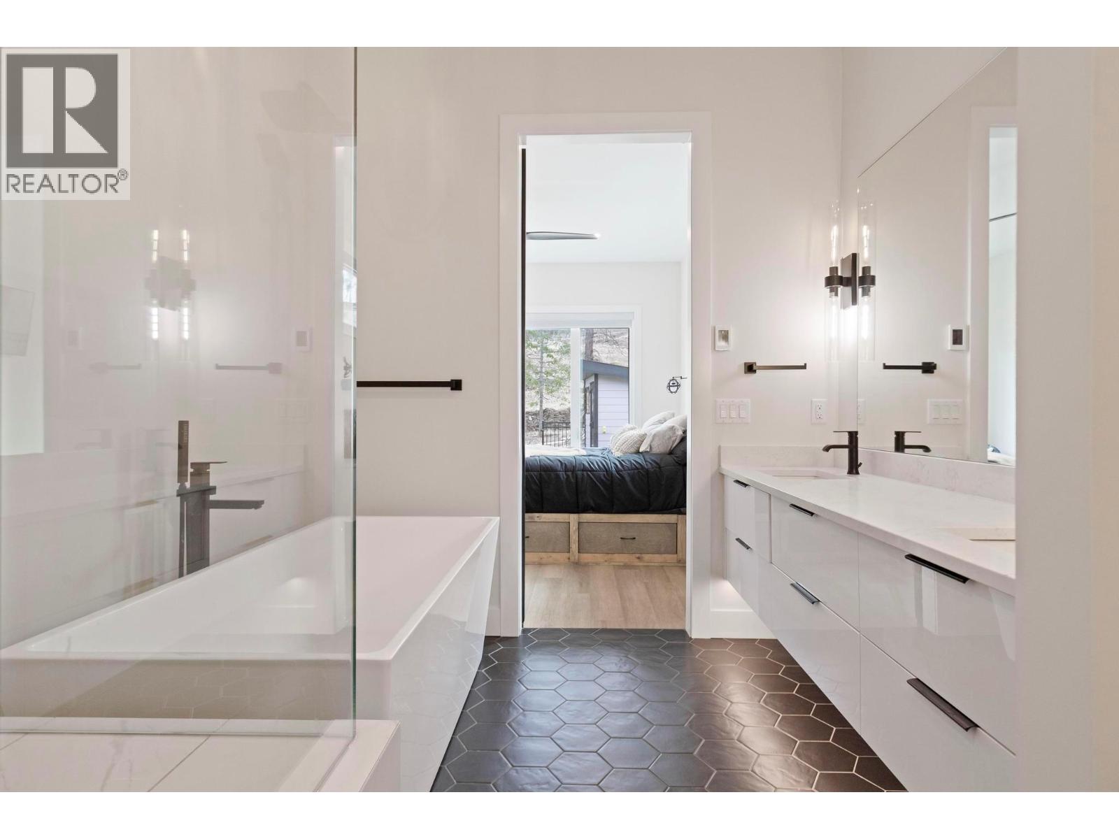 10245 Beacon Hill Drive, Lake Country