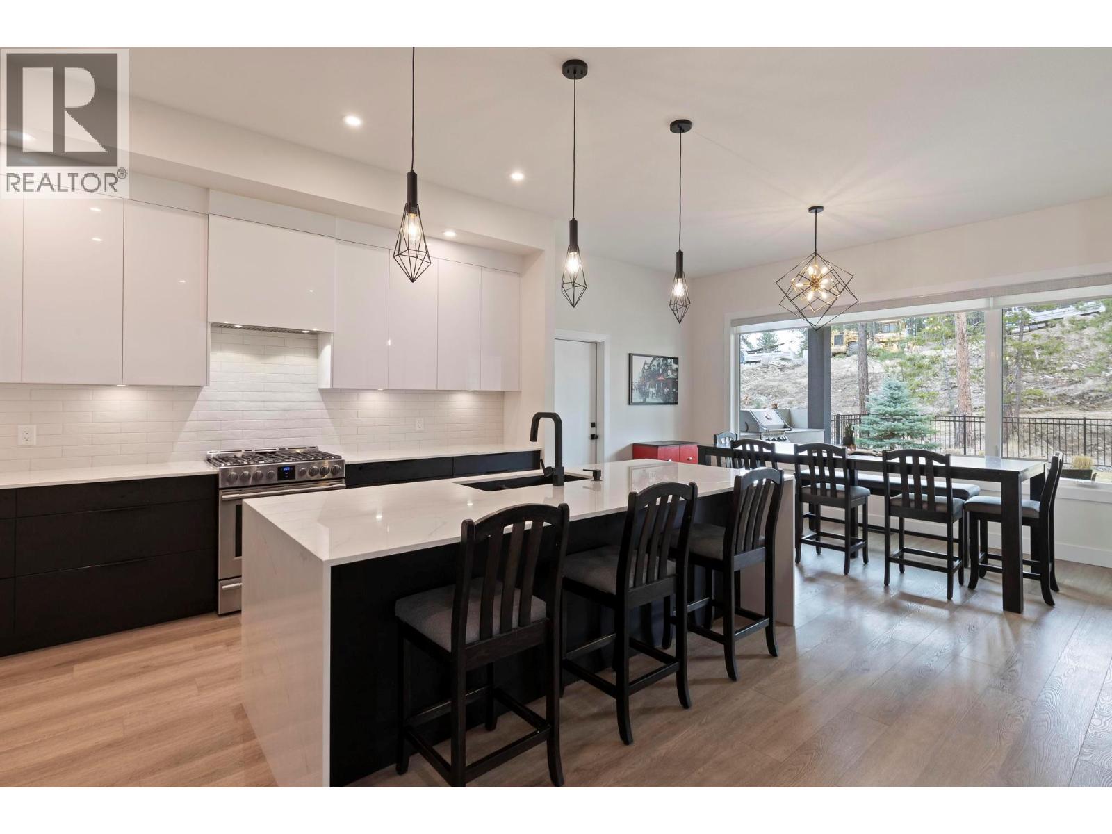  10245 Beacon Hill Drive, Lake Country