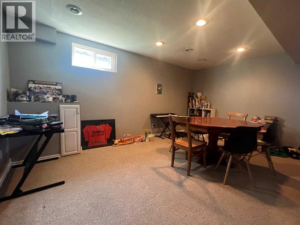4830 16 Avenue — photo 23