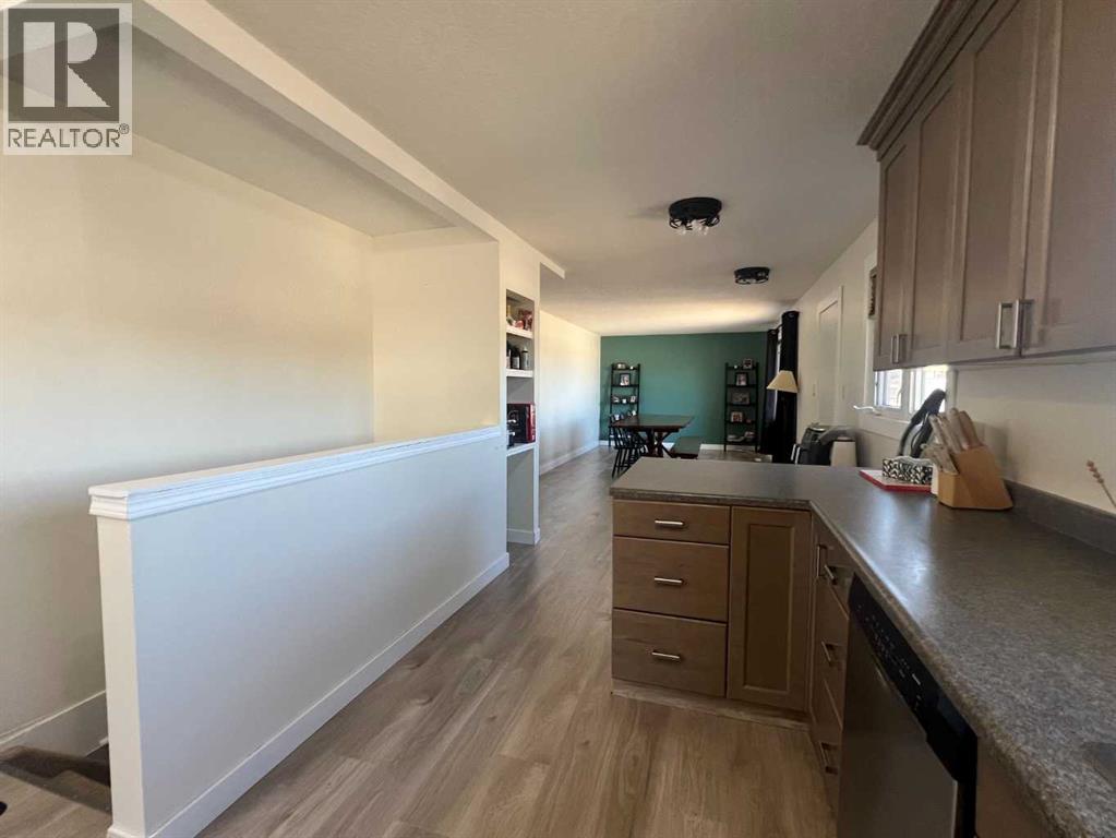 4830 16 Avenue — photo 7