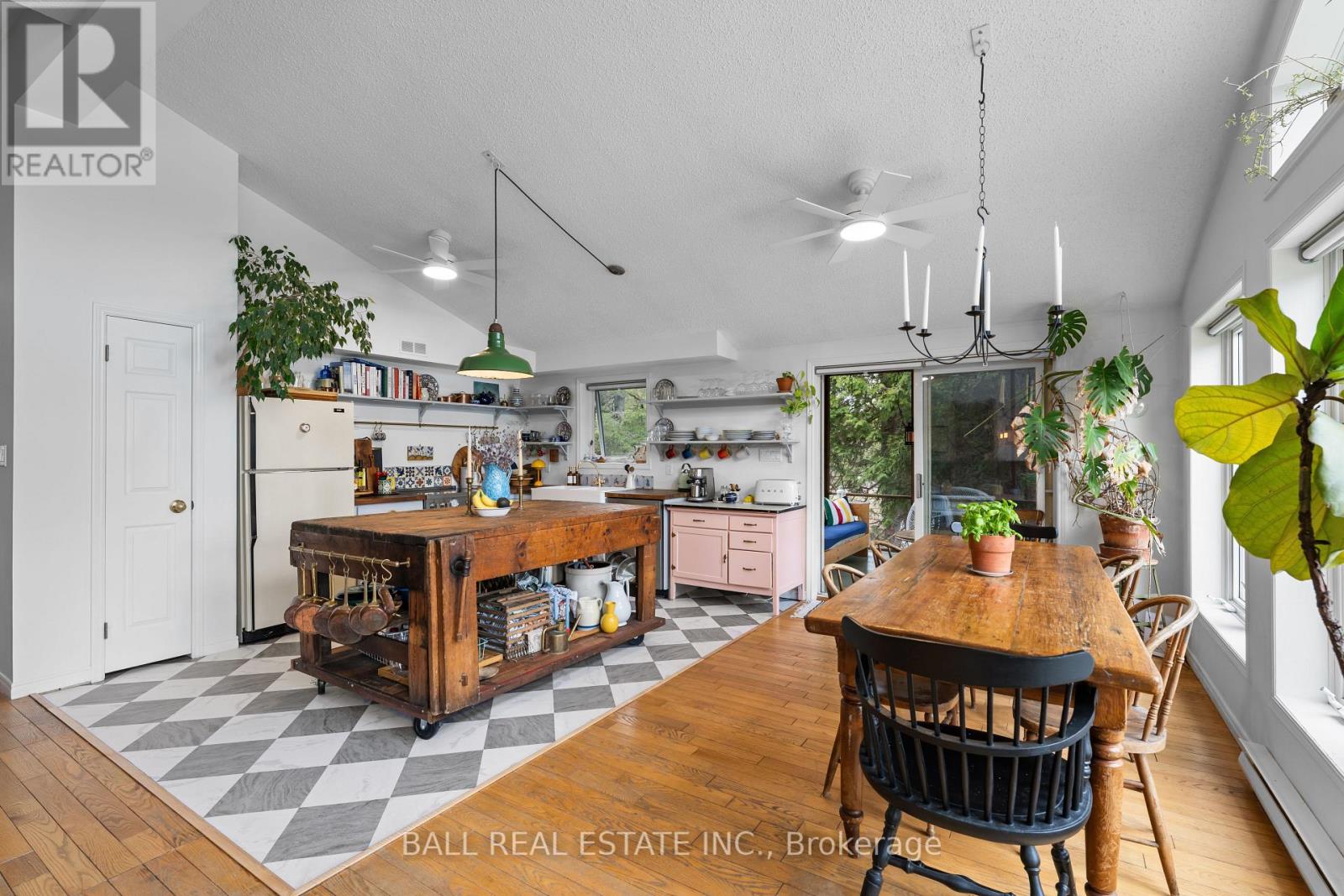 26 CEDAR COURT - 13
