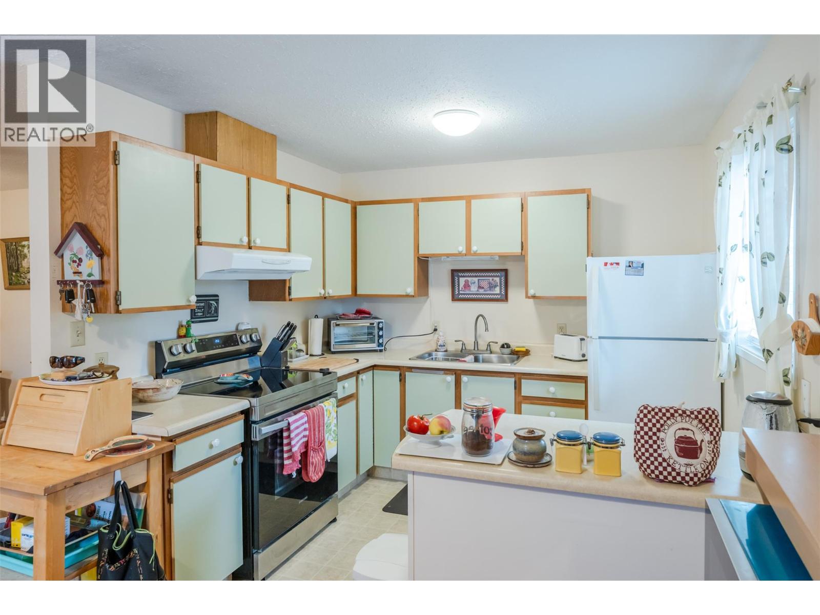 1 6462 Park Drive, Oliver