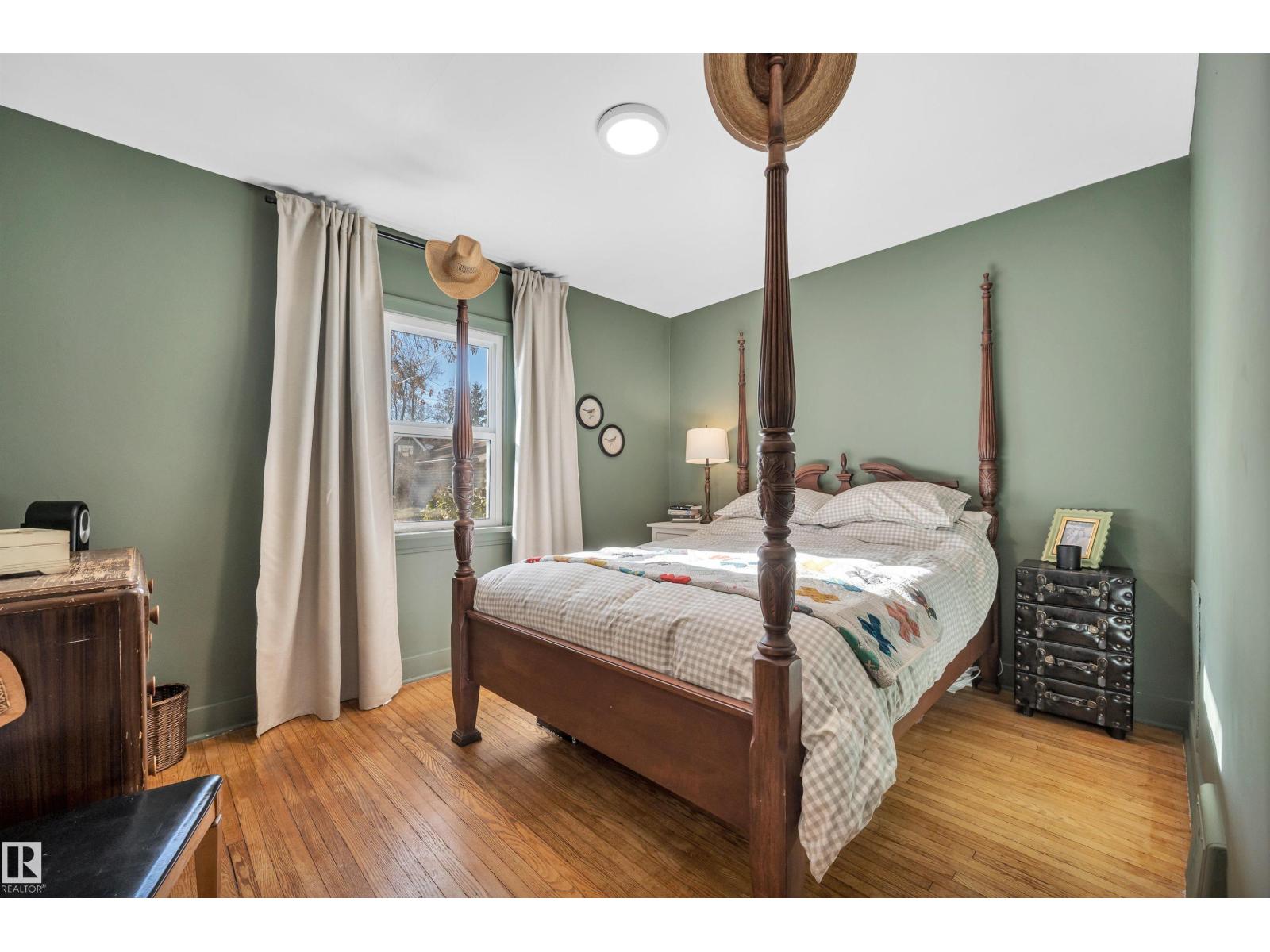 11109 81 AV NW - 14