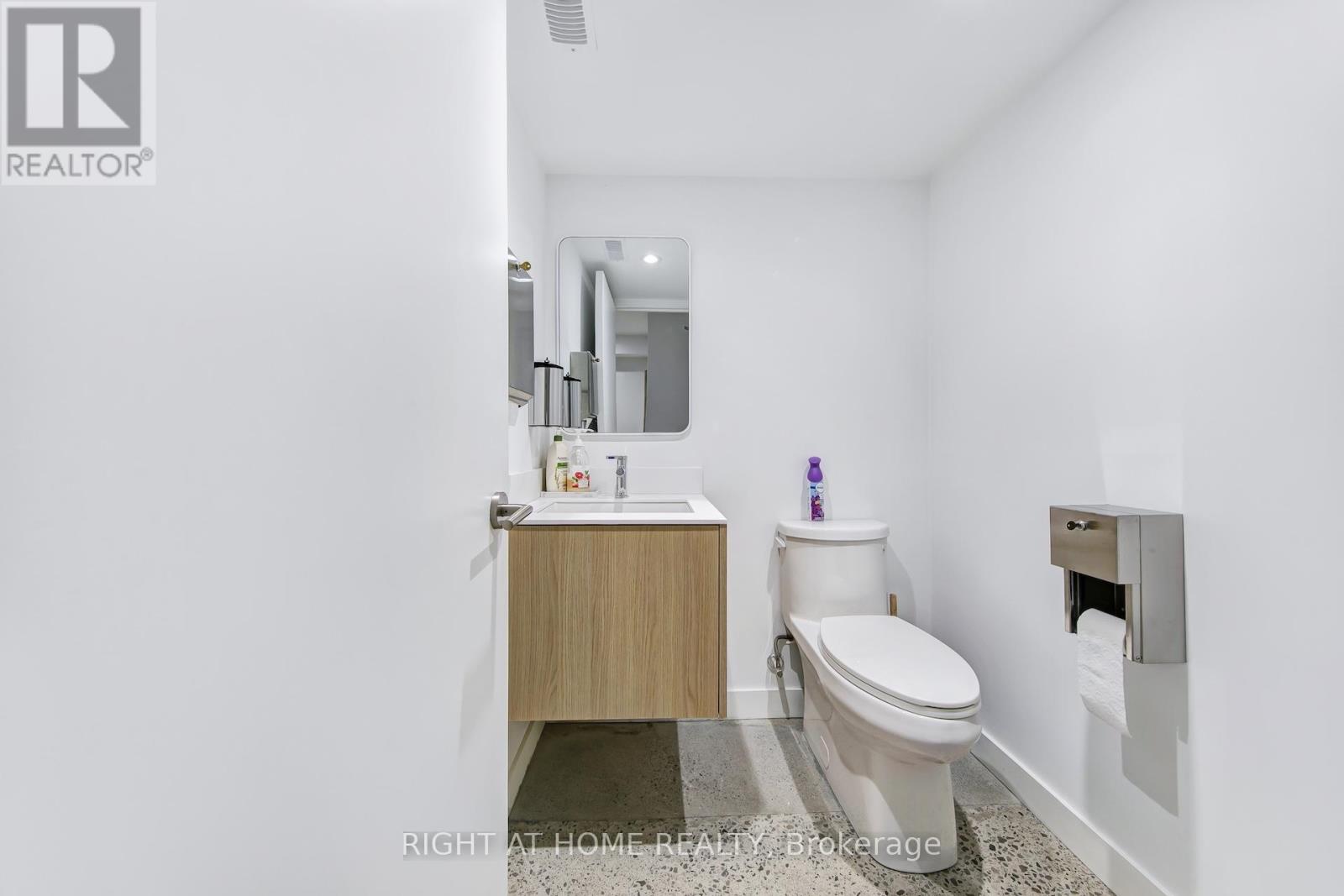 1086 ST CLAIR AVENUE W