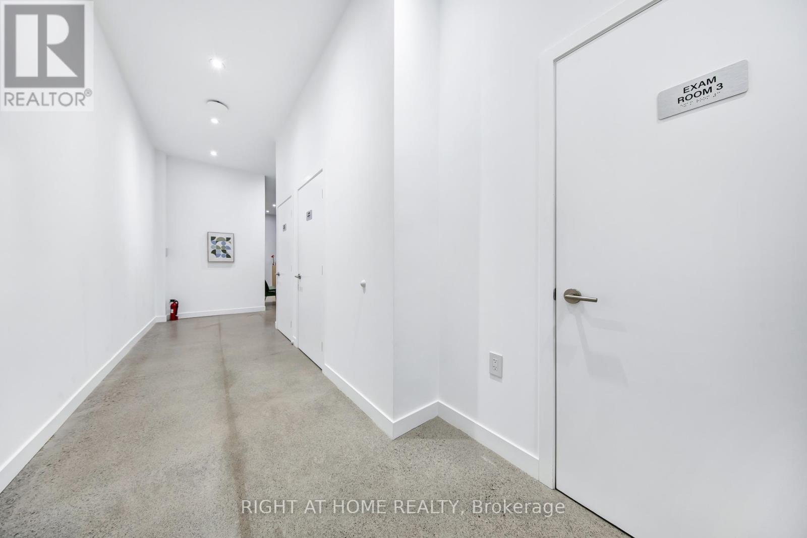1086 ST CLAIR AVENUE W