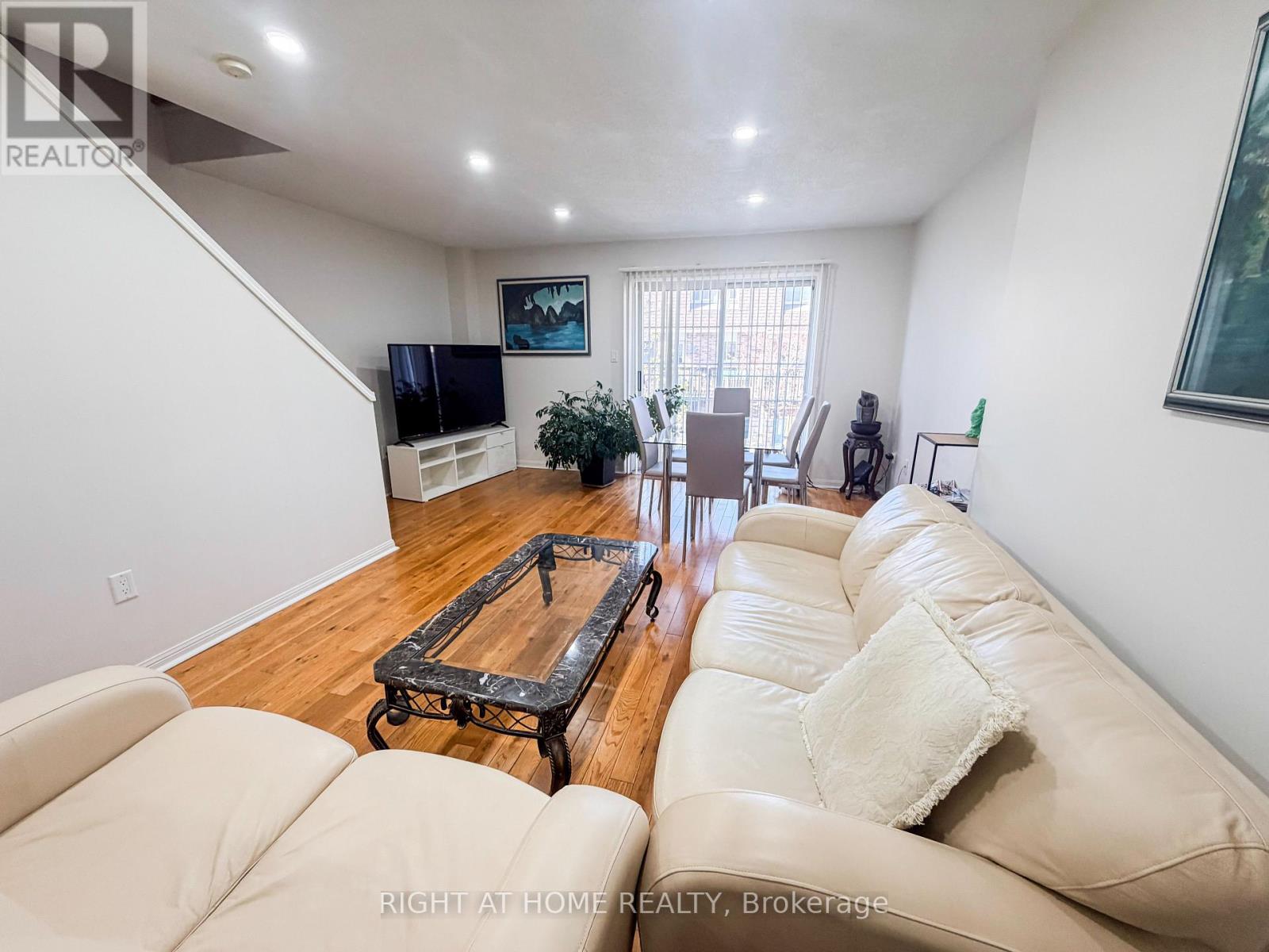 #28 1525 SOUTH PARADE COURT - 10