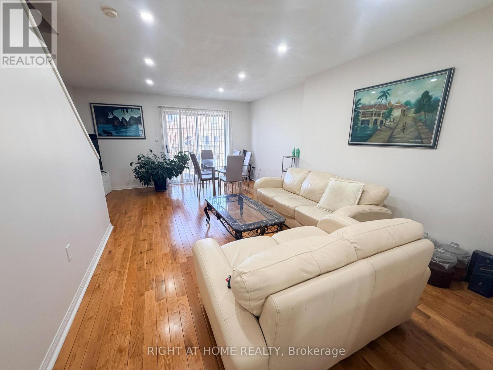 #28 1525 SOUTH PARADE COURT - 11