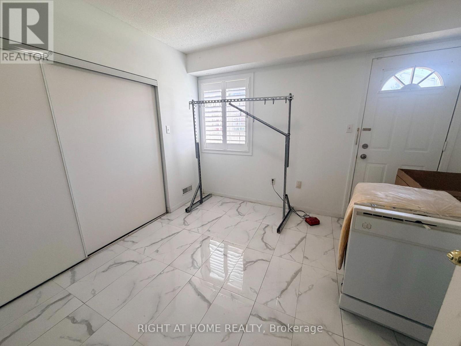 #28 1525 SOUTH PARADE COURT - 22
