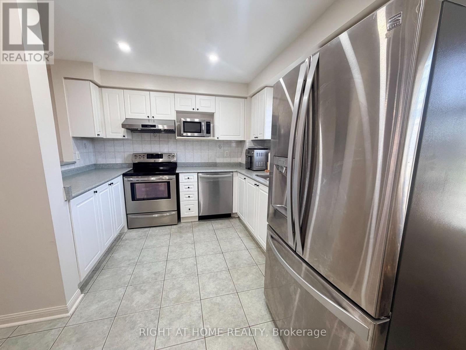 #28 1525 SOUTH PARADE COURT - 7