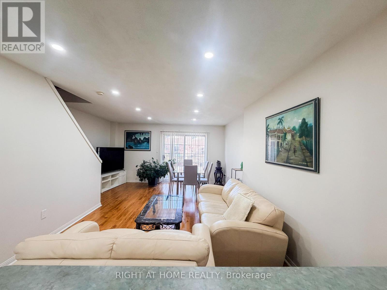 #28 1525 SOUTH PARADE COURT - 9