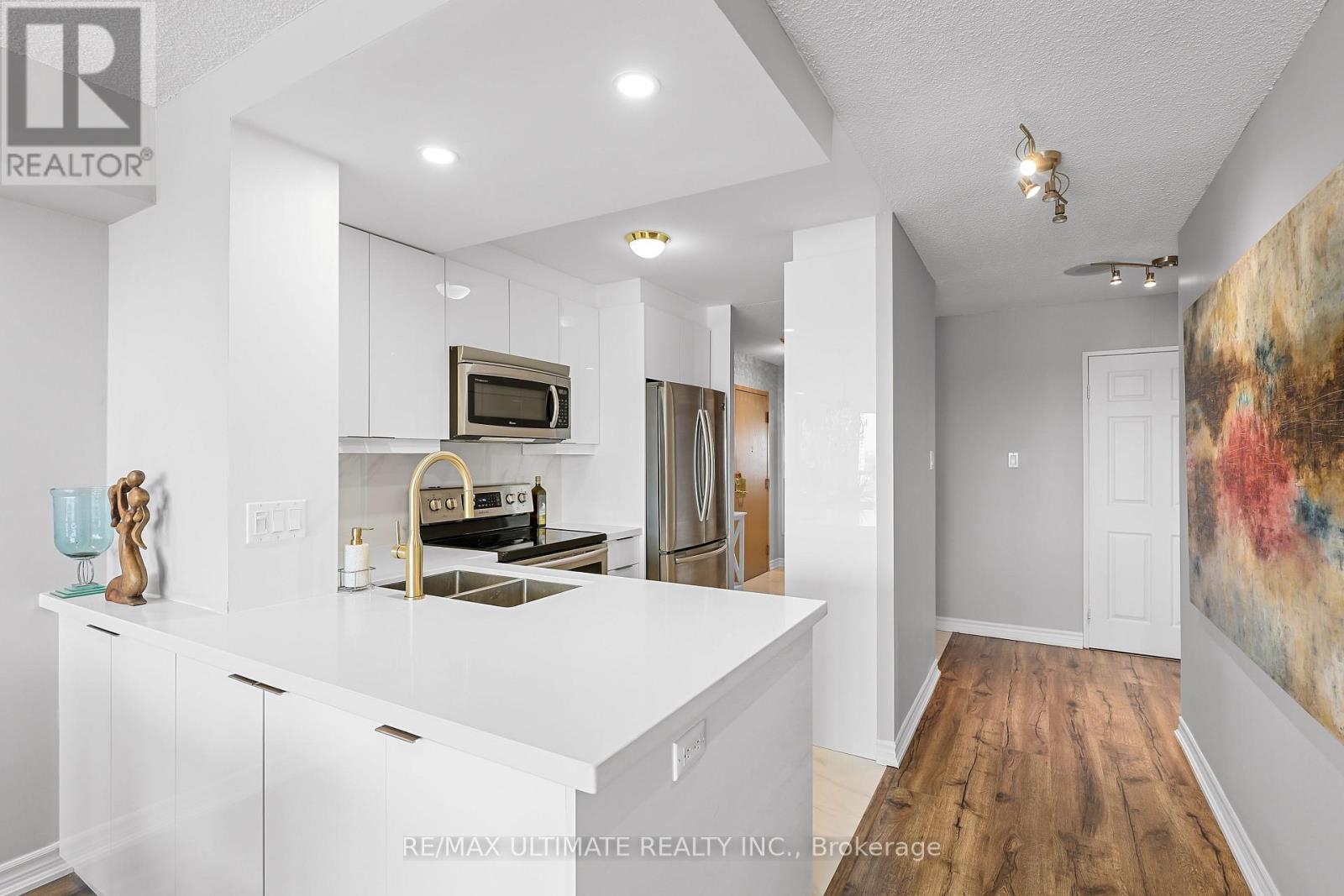 #1205B 3231 EGLINTON AVENUE E - 10