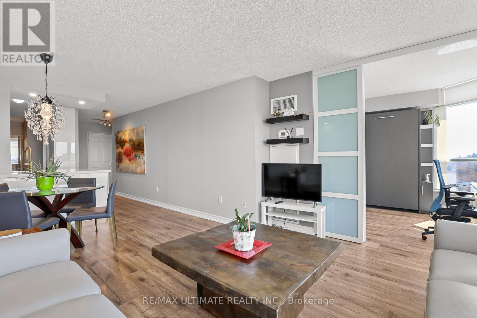 #1205B 3231 EGLINTON AVENUE E - 13