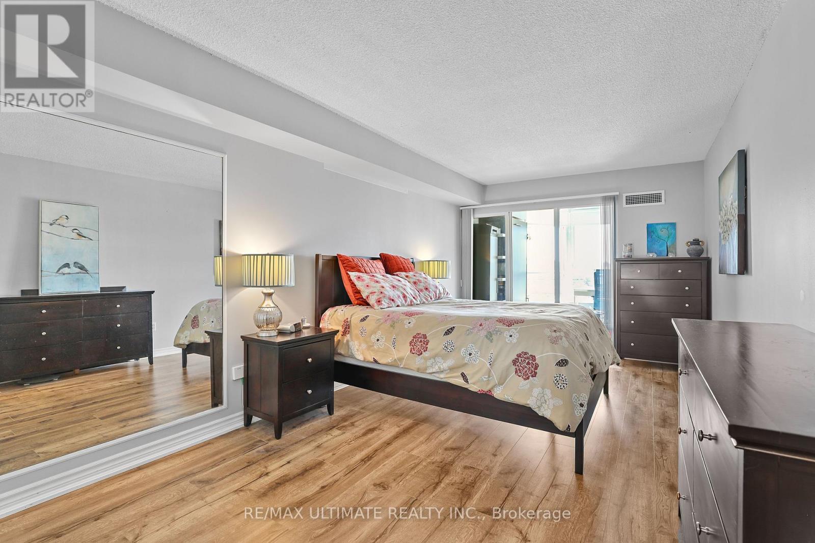 #1205B 3231 EGLINTON AVENUE E - 17
