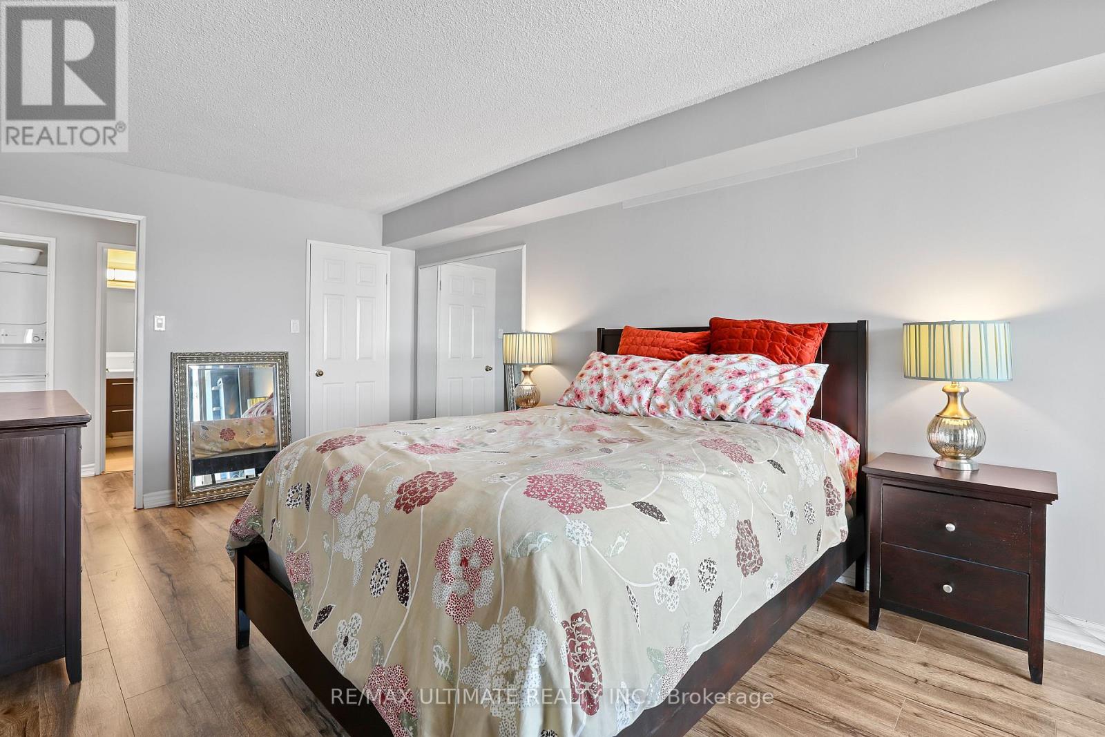 #1205B 3231 EGLINTON AVENUE E - 18