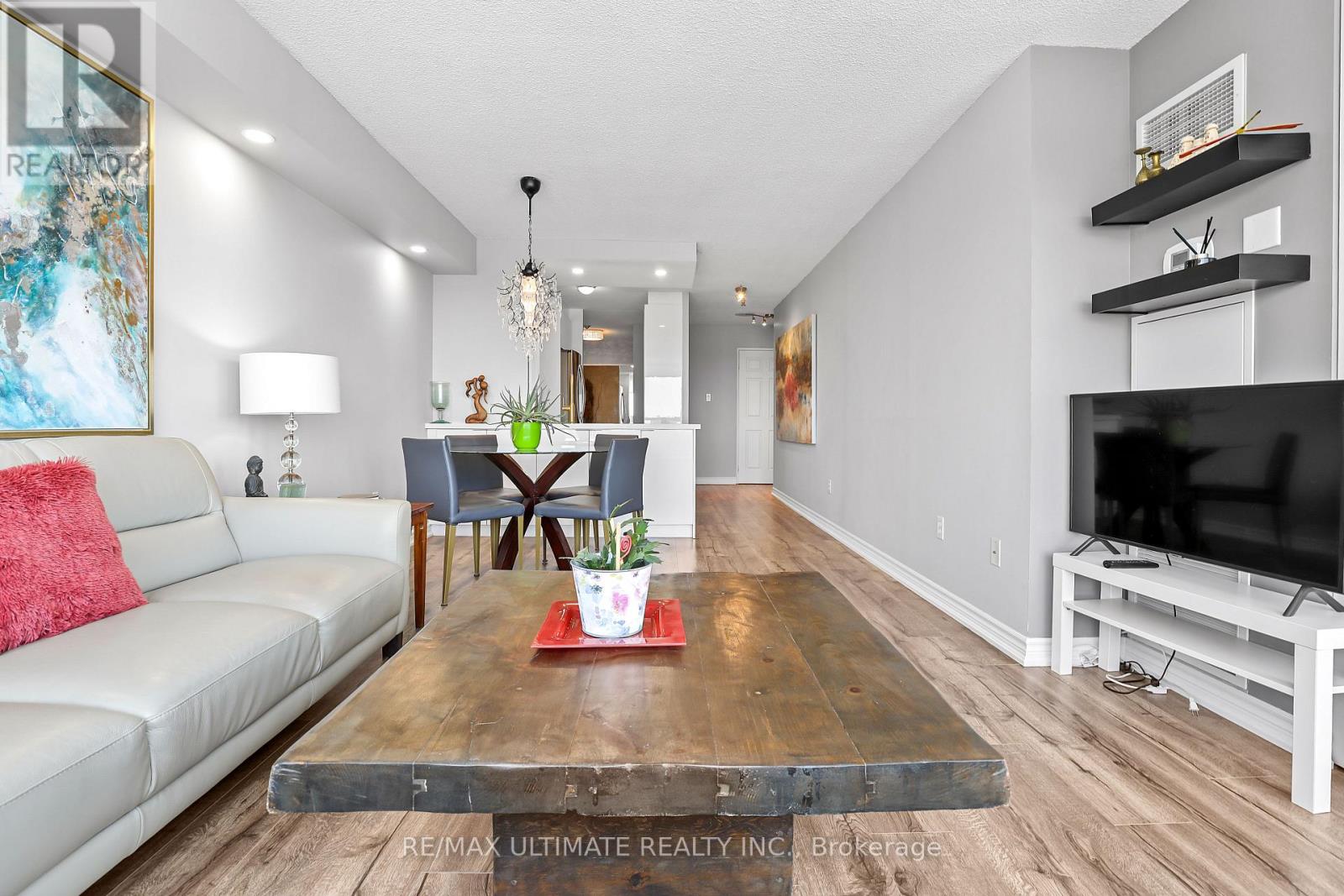 #1205B 3231 EGLINTON AVENUE E - 6