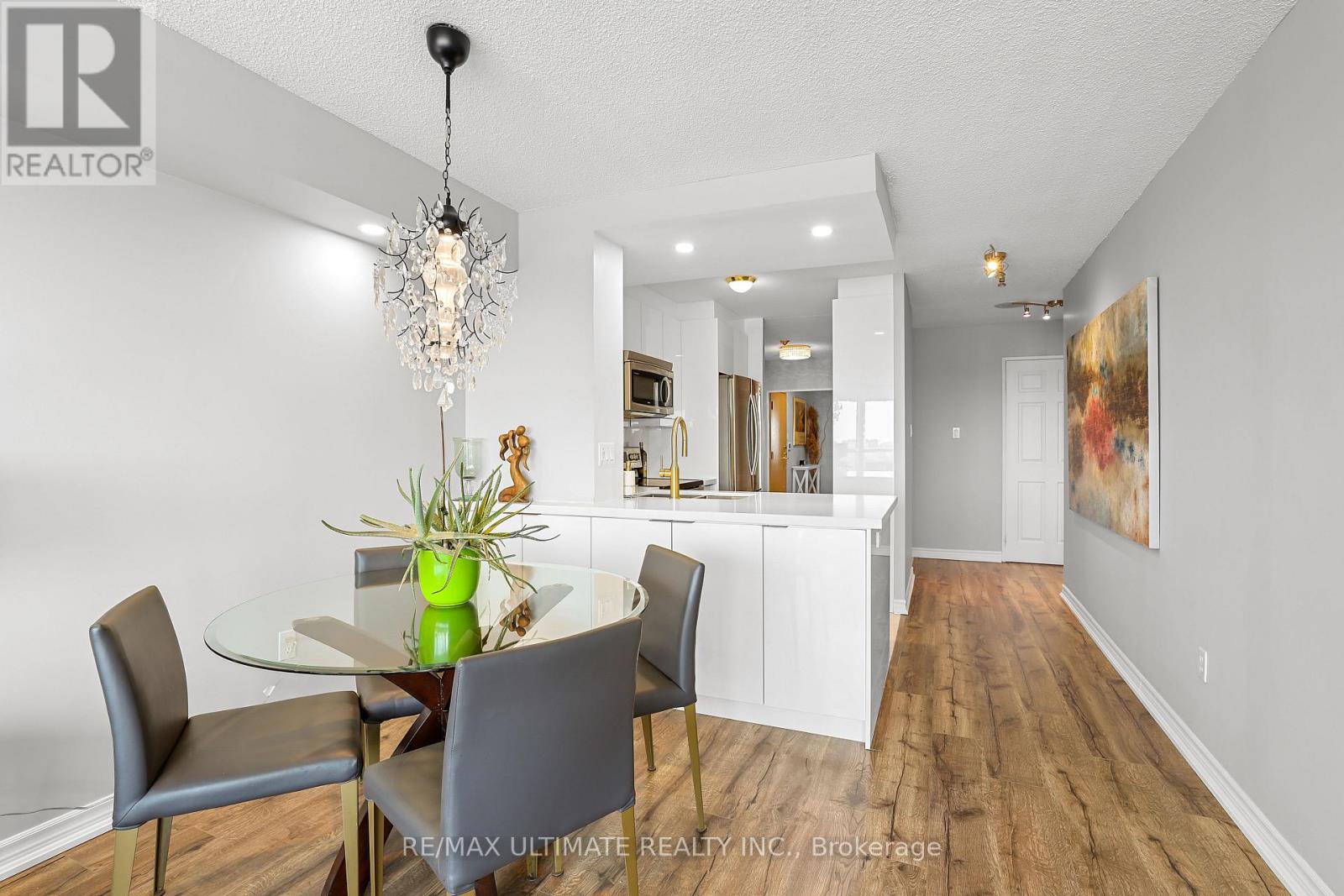 #1205B 3231 EGLINTON AVENUE E - 7