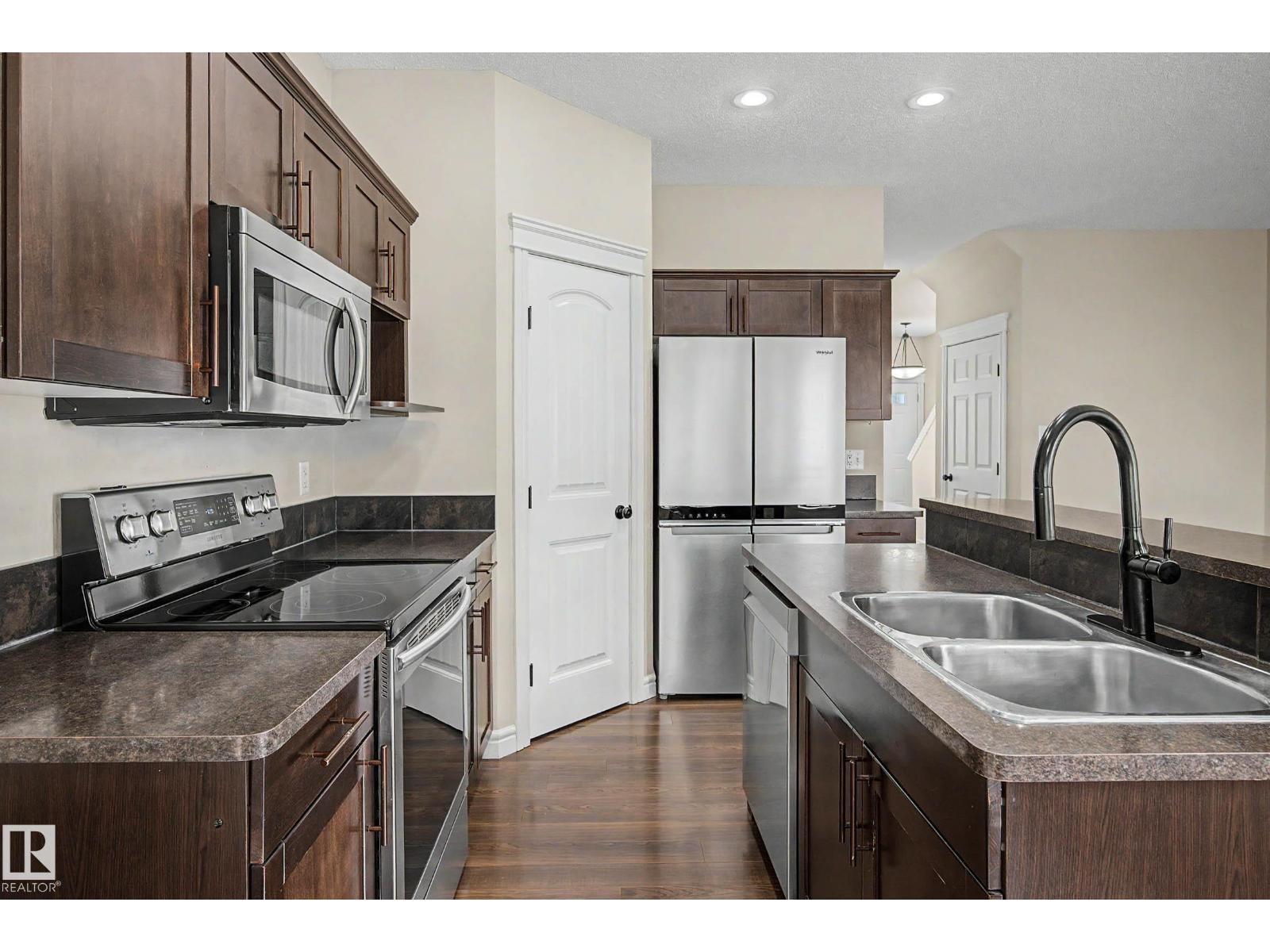 35 MEADOWVIEW CO, Spruce Grove