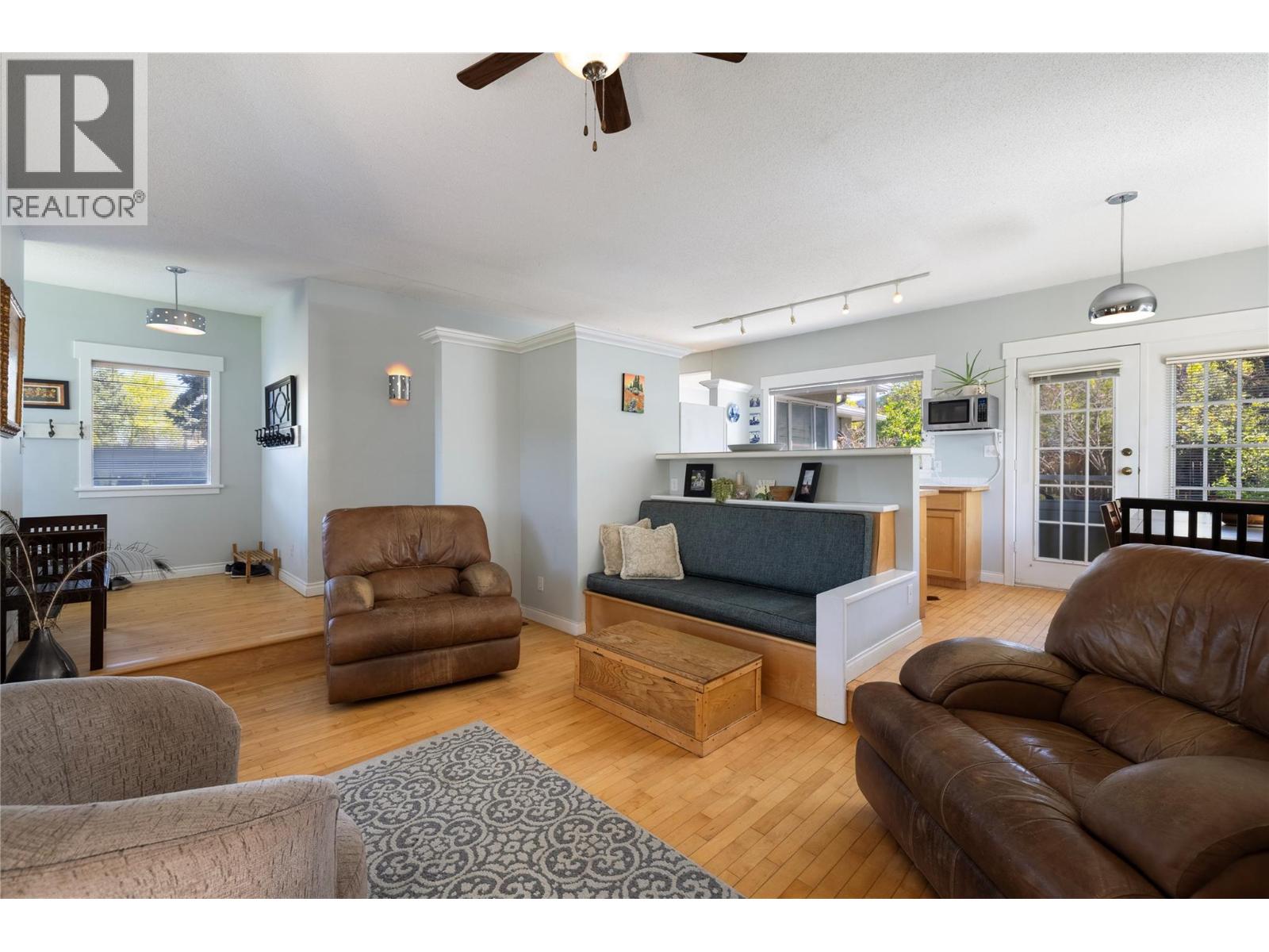 1900 37 Avenue - 18