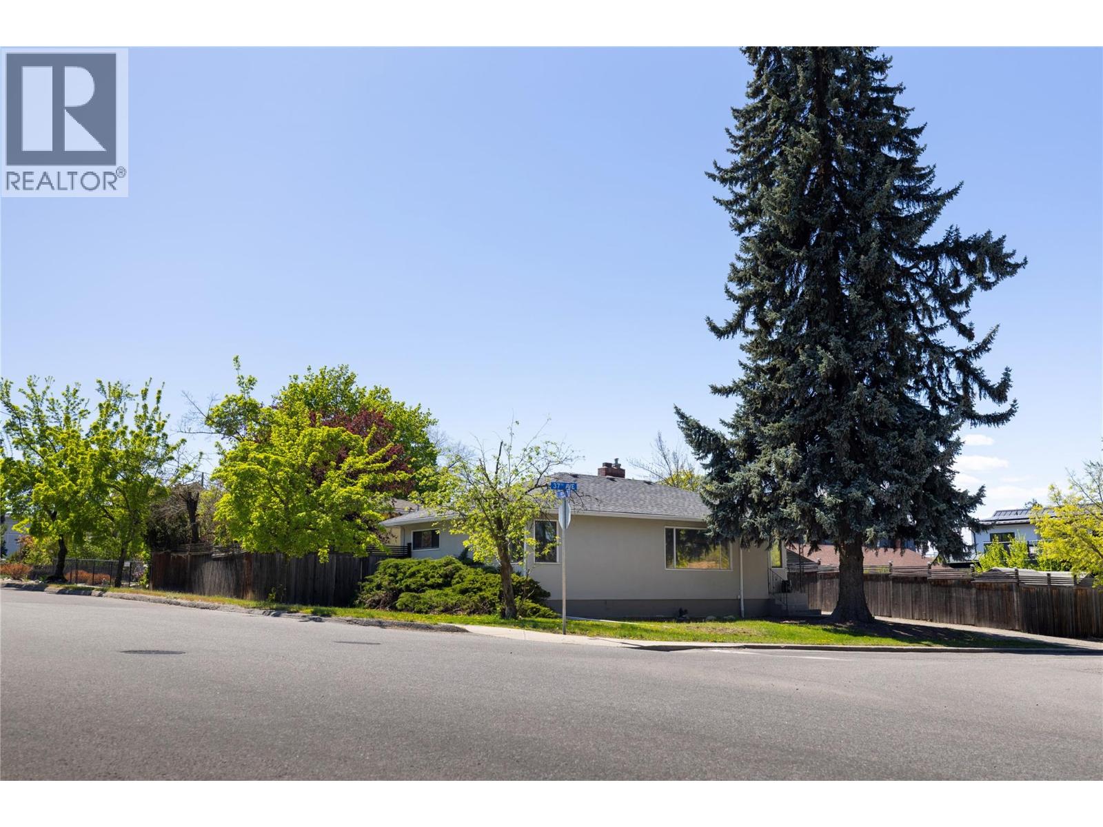 1900 37 Avenue - 32