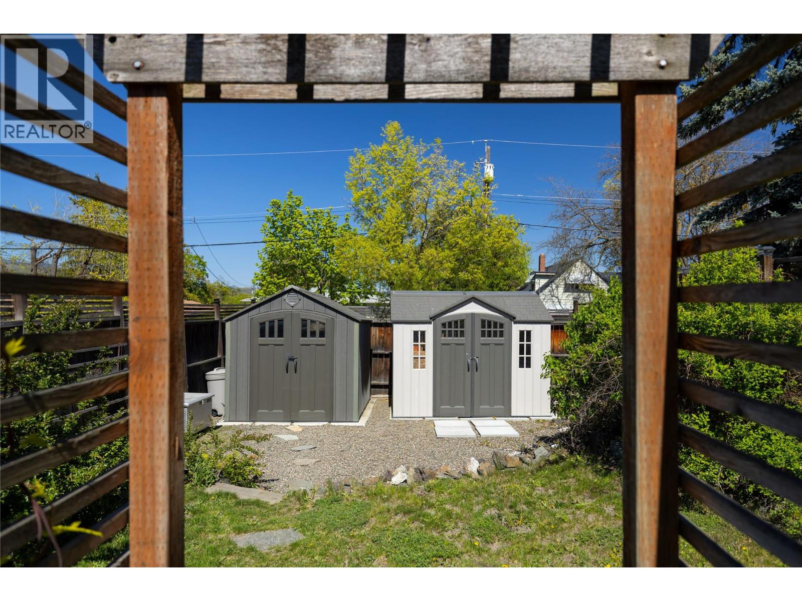 1900 37 Avenue - 38