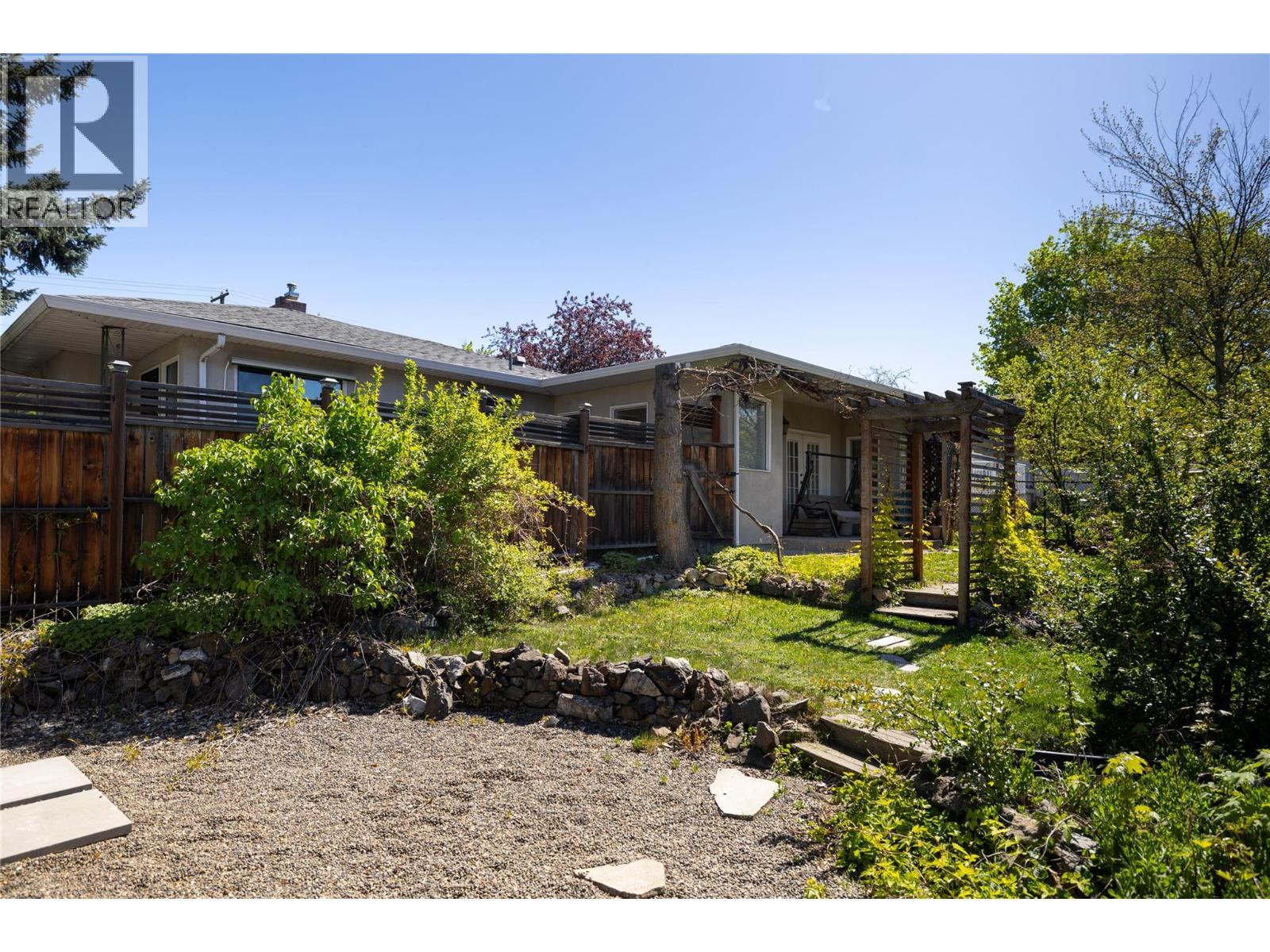 1900 37 Avenue - 40