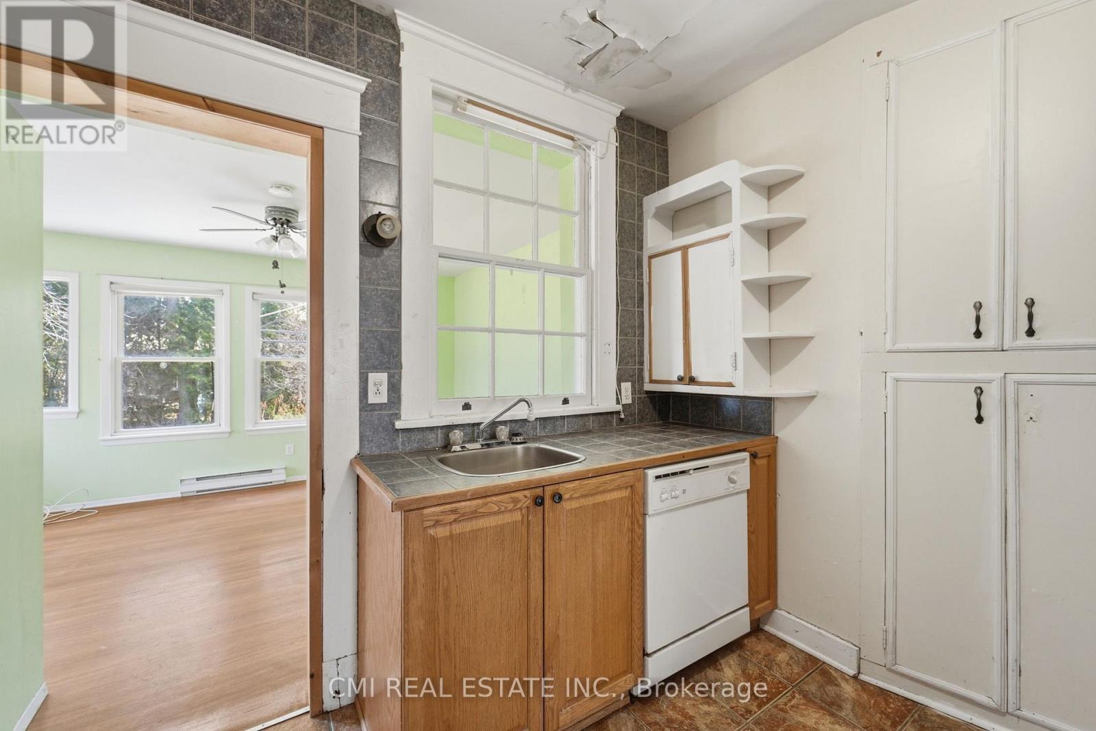 555 SMERDON STREET - 11