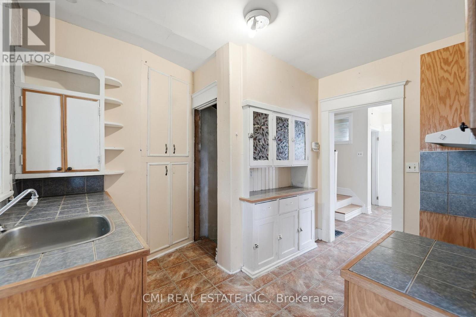 555 SMERDON STREET - 14