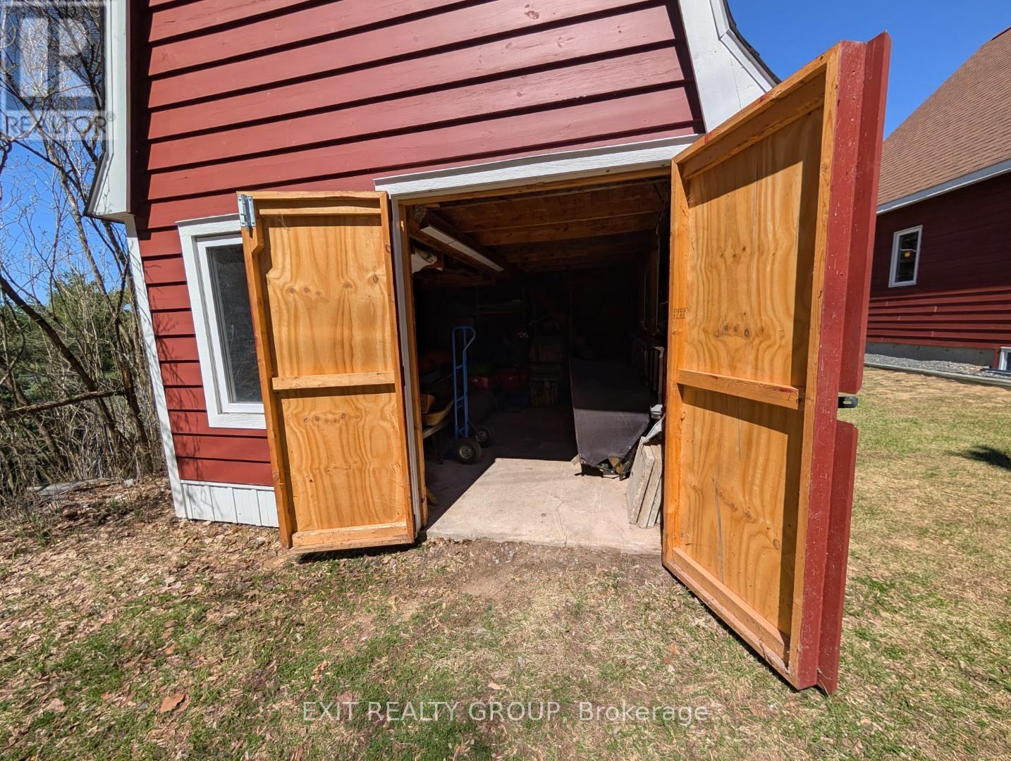2639 WESLEMKOON LAKE ROAD - 42