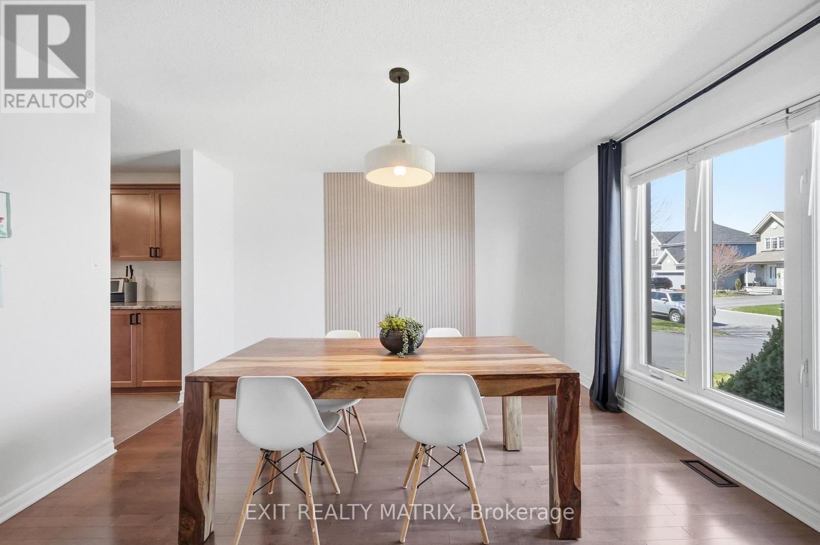 129 ABBEY CRESCENT - 12