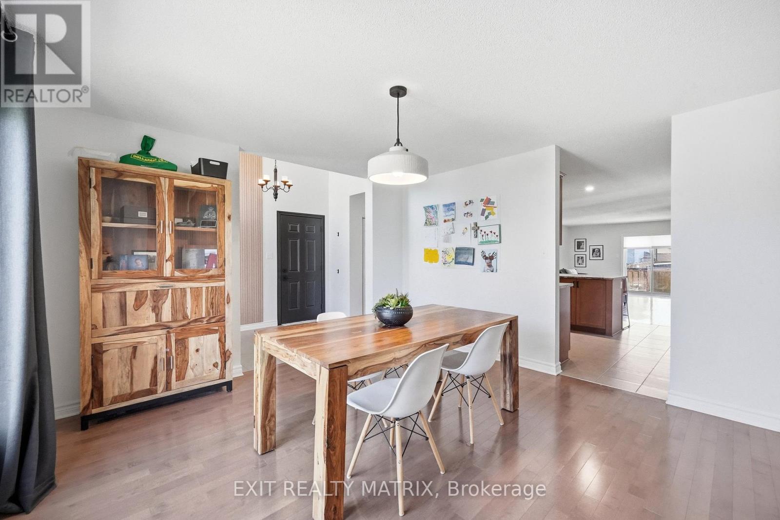 129 ABBEY CRESCENT - 13