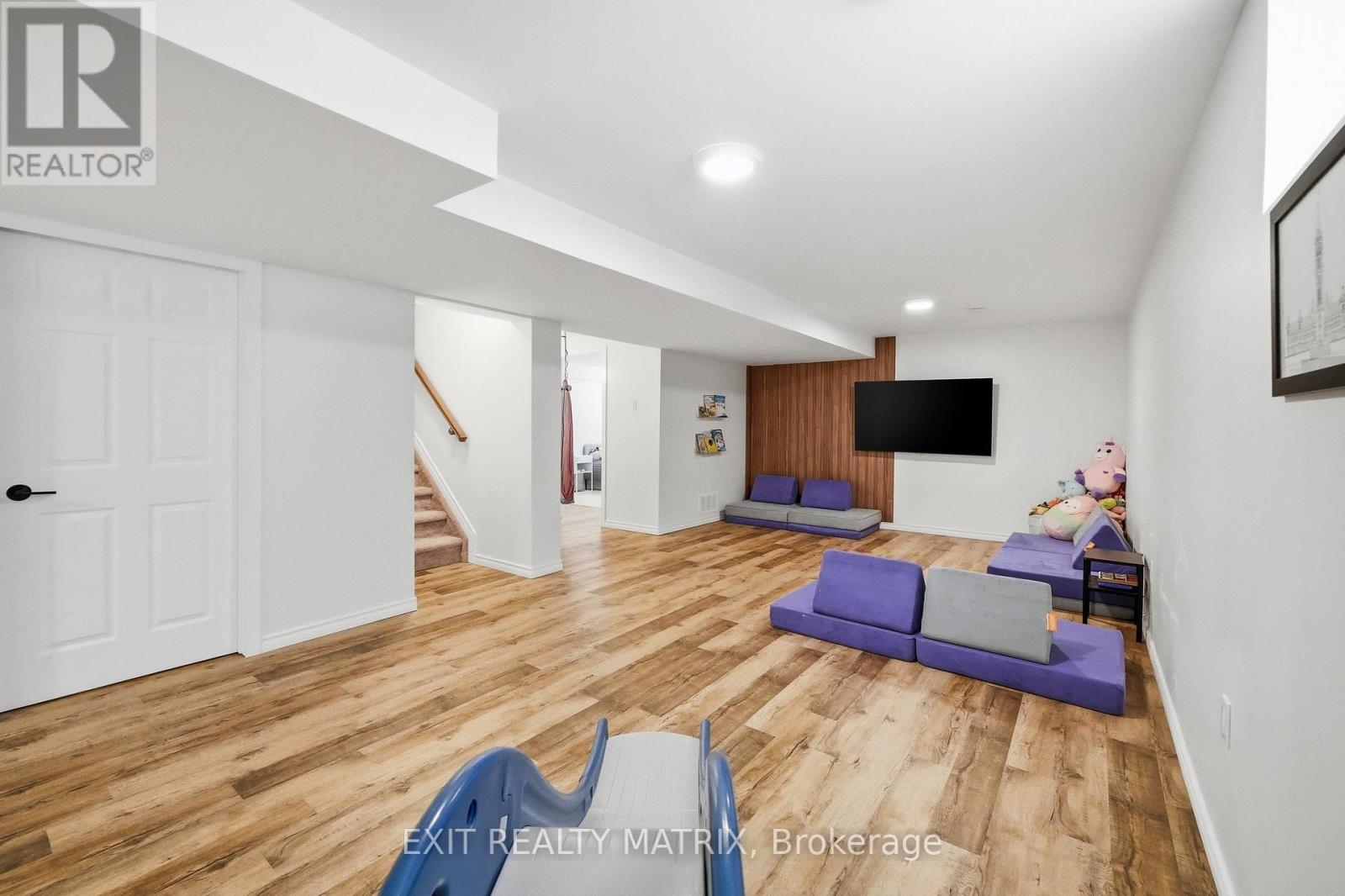 129 ABBEY CRESCENT - 23