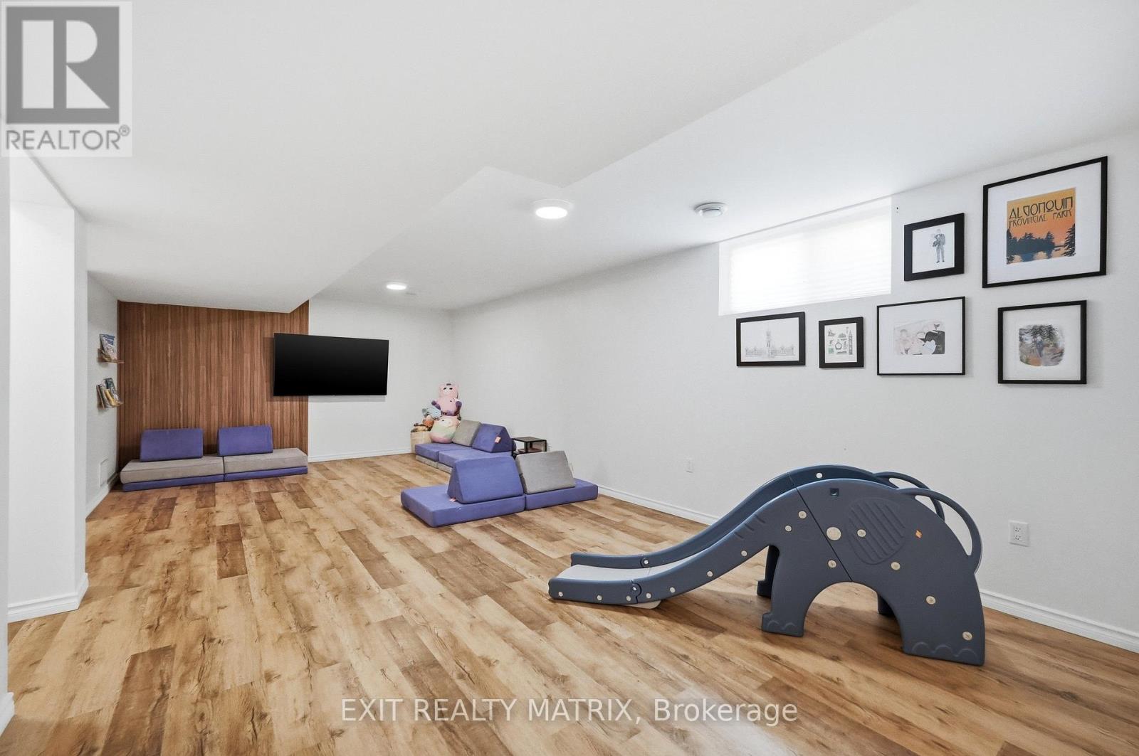 129 ABBEY CRESCENT - 24