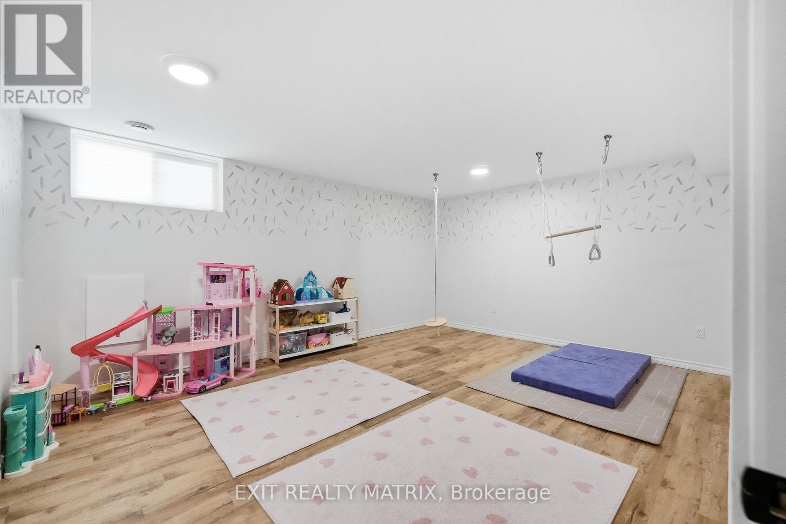 129 ABBEY CRESCENT - 26