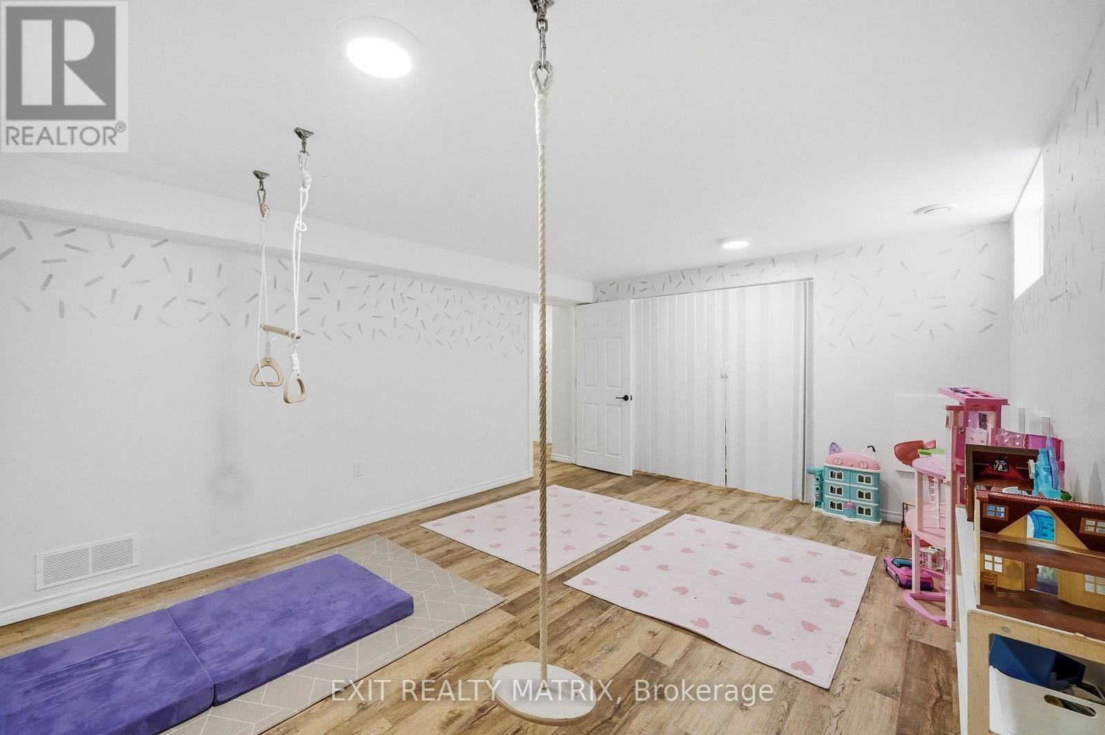 129 ABBEY CRESCENT - 27