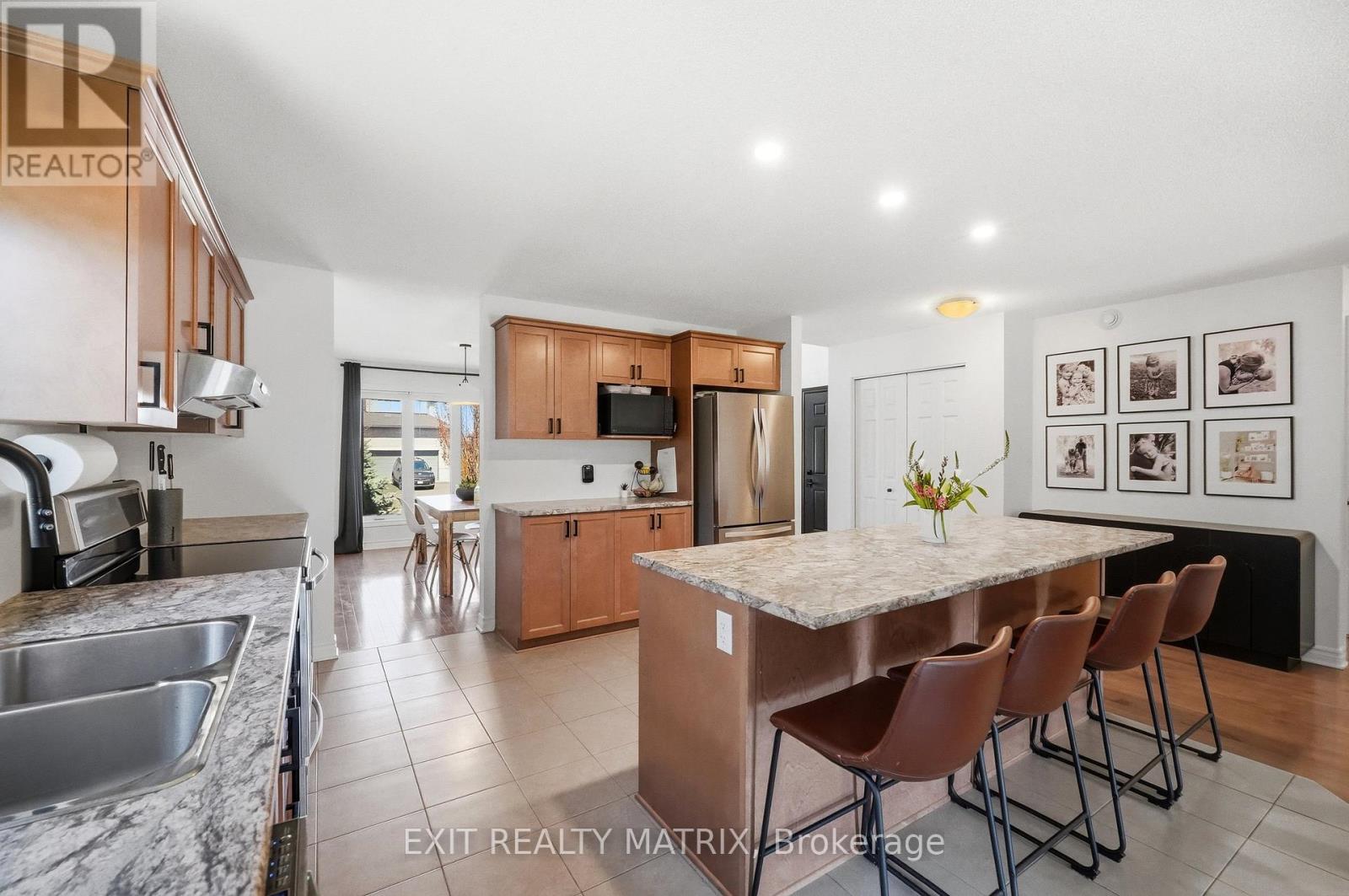 129 ABBEY CRESCENT - 6