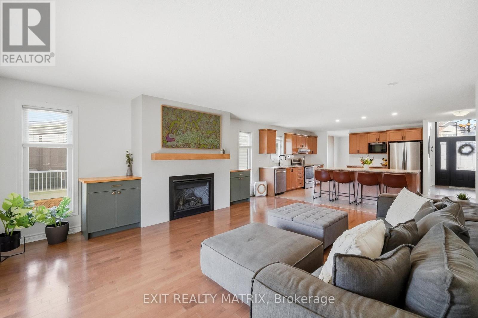 129 ABBEY CRESCENT - 8