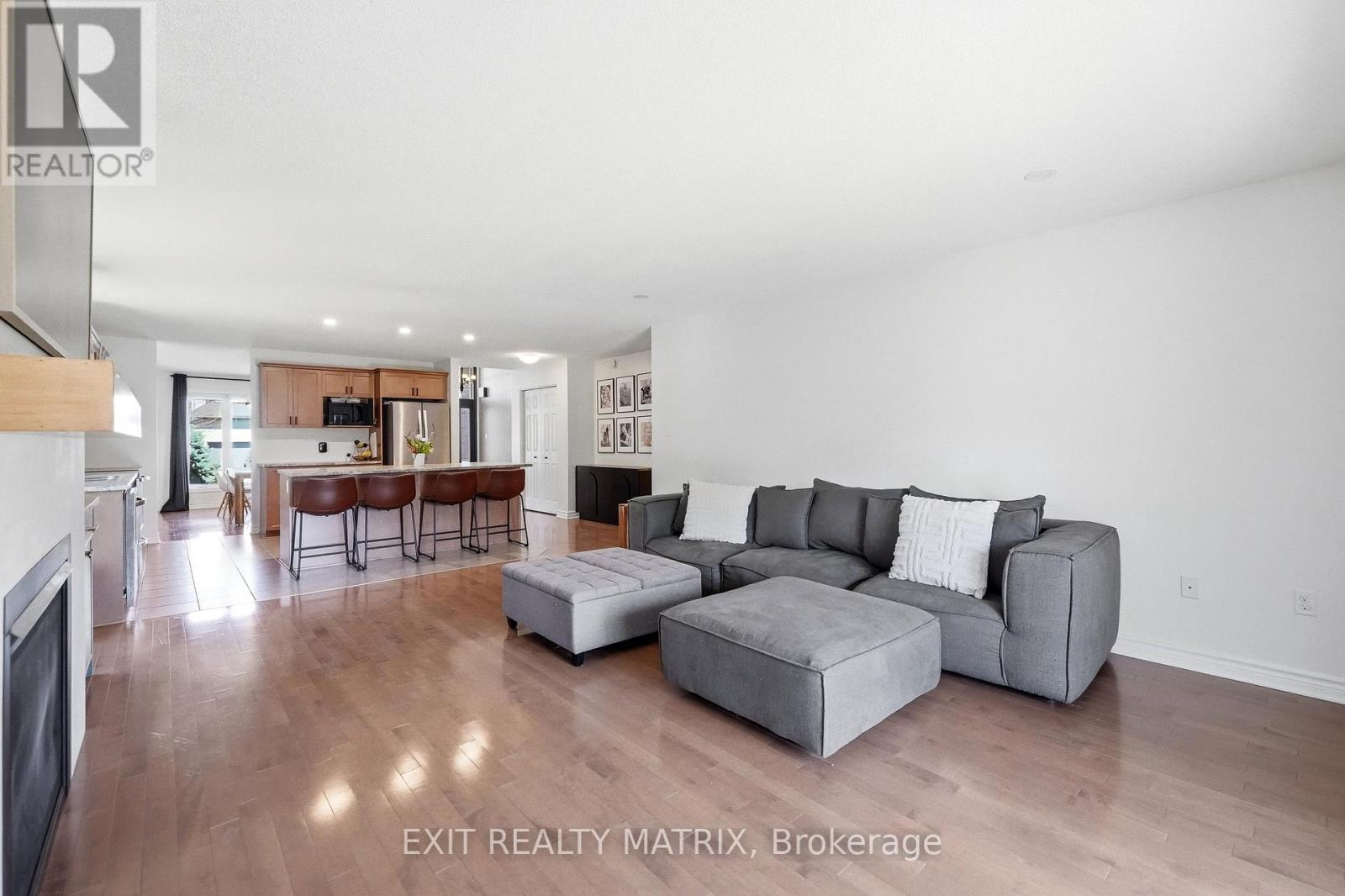 129 ABBEY CRESCENT - 9