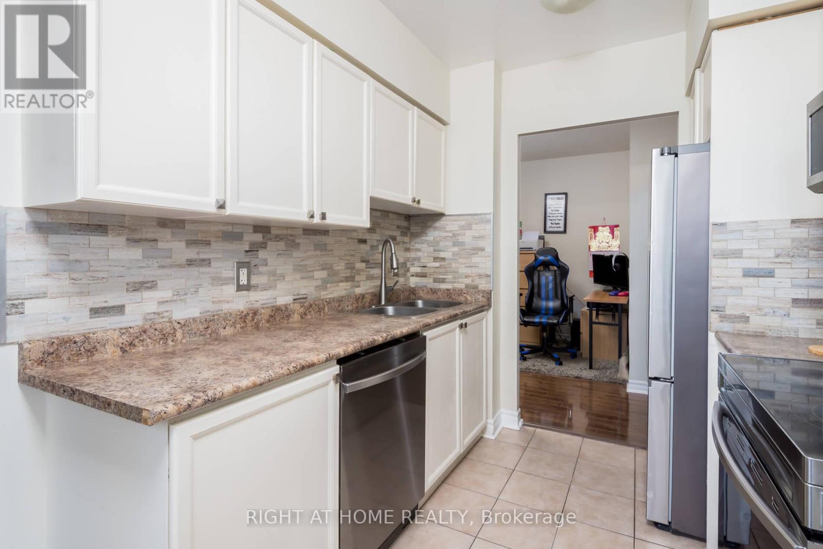 #202 2088 LAWRENCE AVENUE W - 18