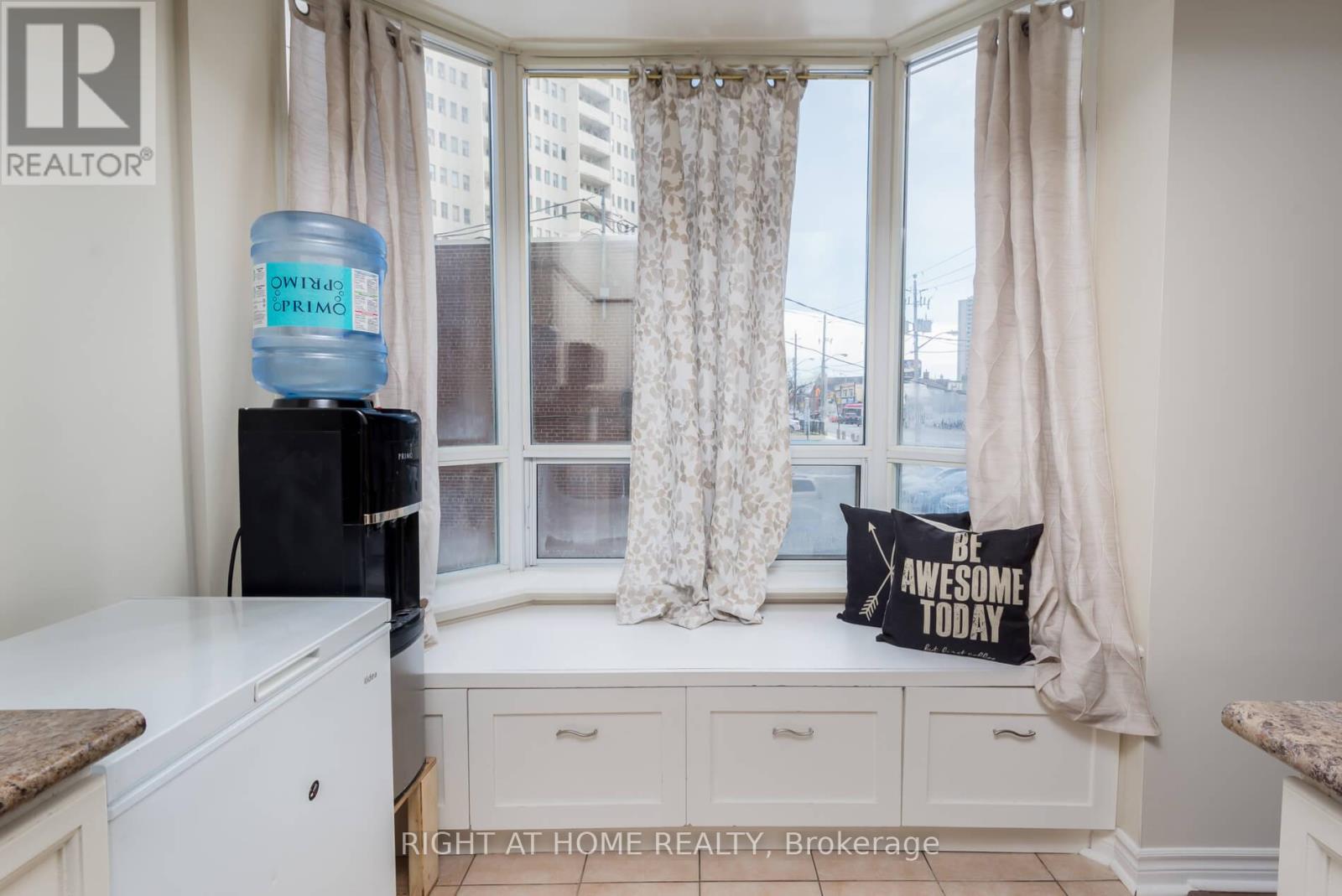 #202 2088 LAWRENCE AVENUE W - 19