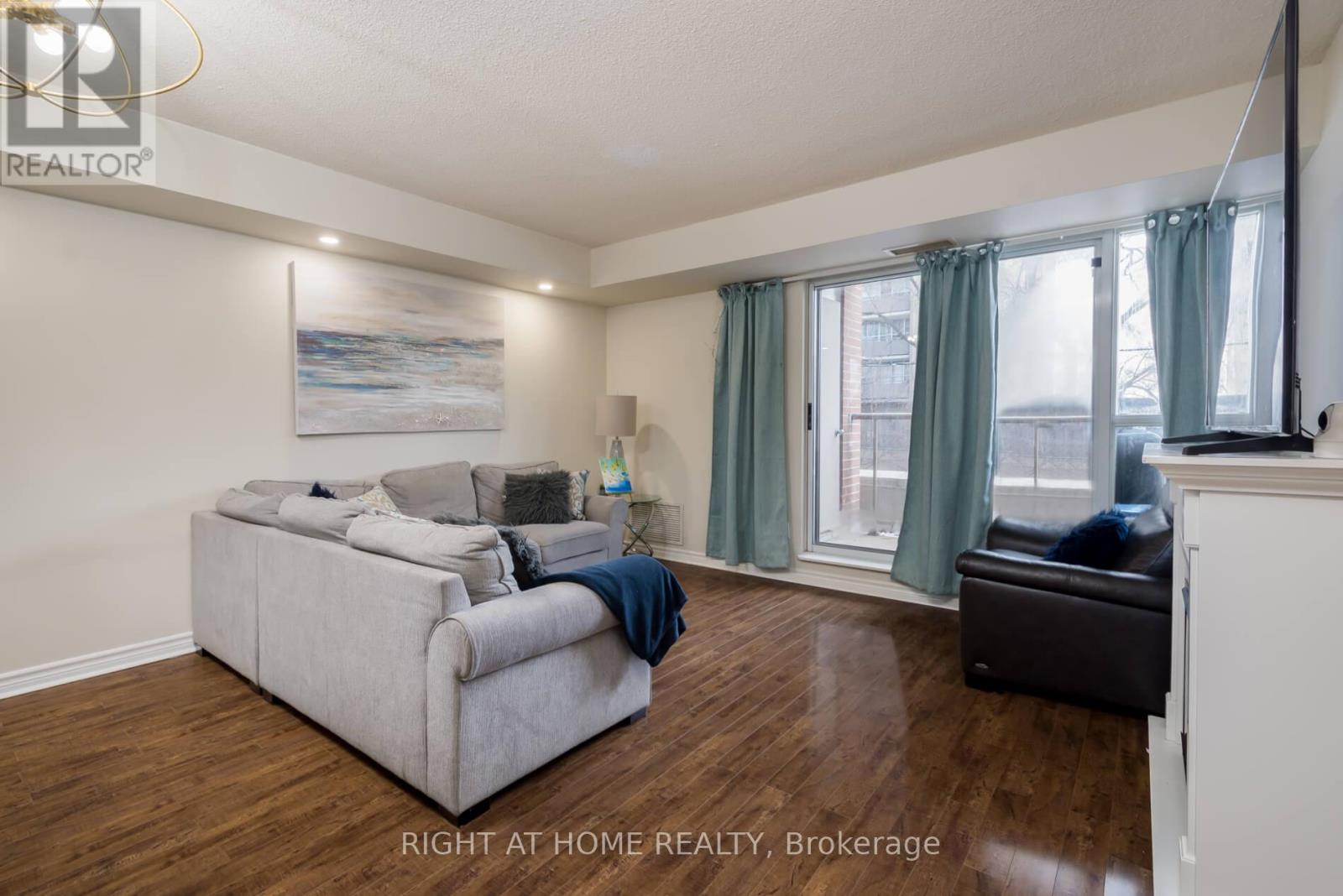 #202 2088 LAWRENCE AVENUE W - 10