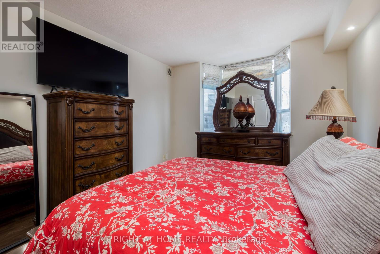 #202 2088 LAWRENCE AVENUE W - 23