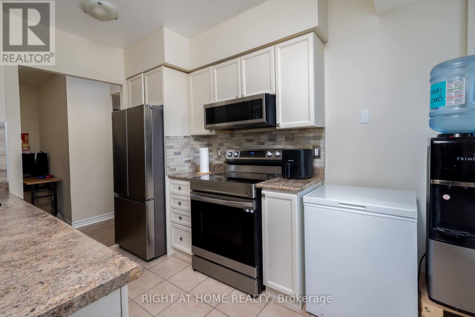 #202 2088 LAWRENCE AVENUE W - 16