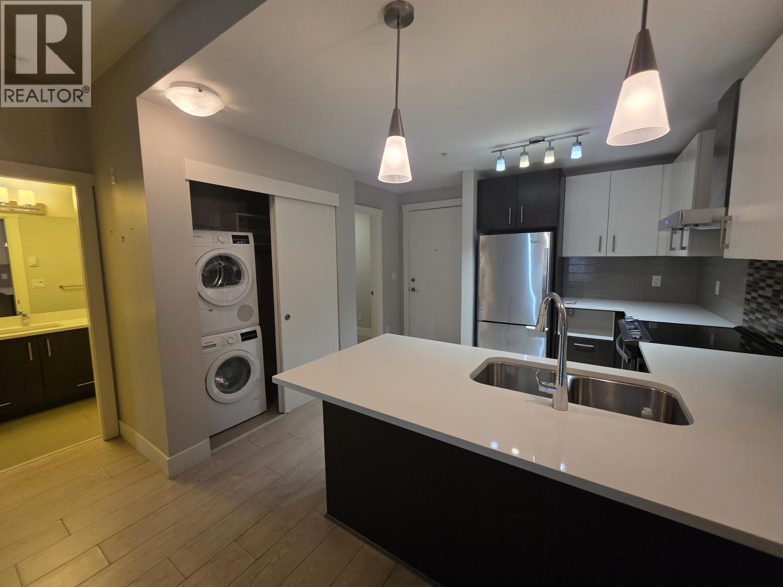 204 2460 KELLY AVENUE, Port Coquitlam