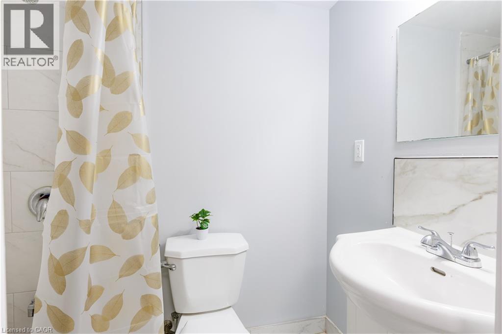 18 SILVERDALE Crescent - 27