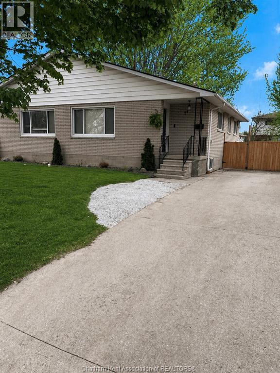 24 Sussex STREET, Chatham, Ontario, N7L1L8 — Photo 2
