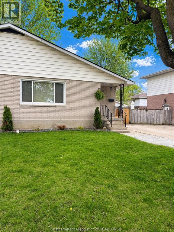 24 Sussex STREET, Chatham, Ontario, N7L1L8 — Photo 3